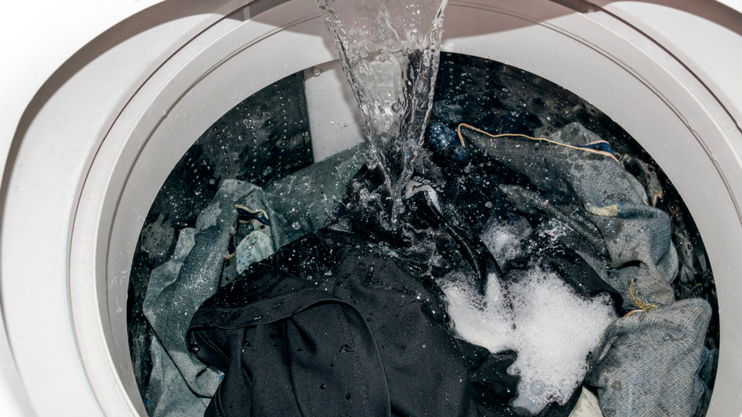 Почему в выключенной стиральной машине вода