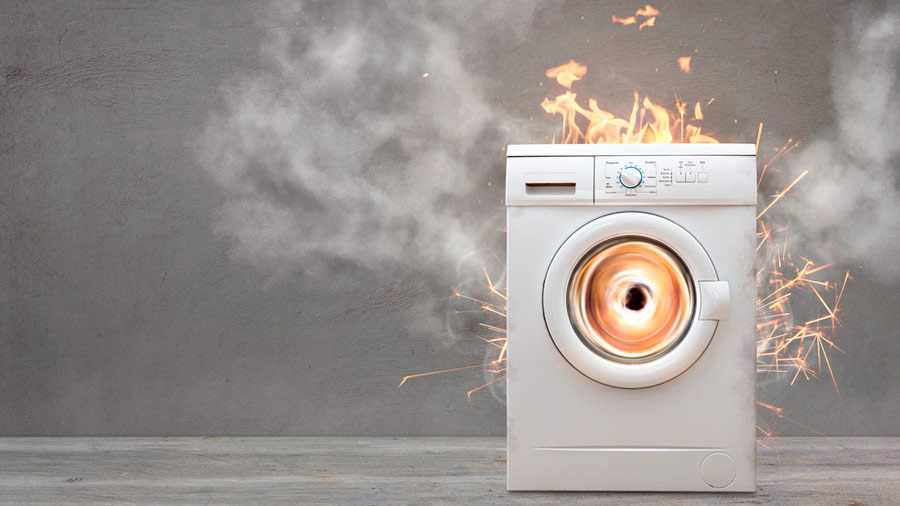 Потекла стиральная машина: причины и что делать в такой ситуации